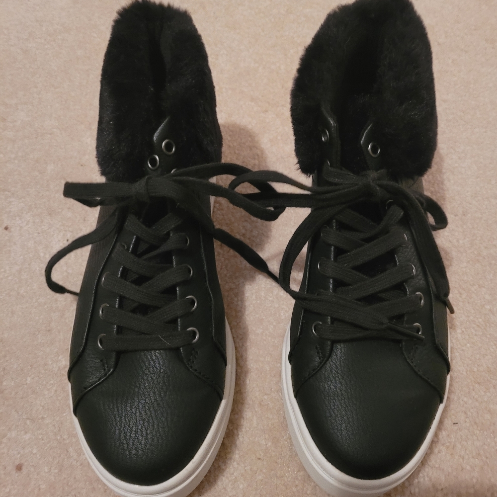 Koolaburra Black Lace Up Boots with Black Fur
